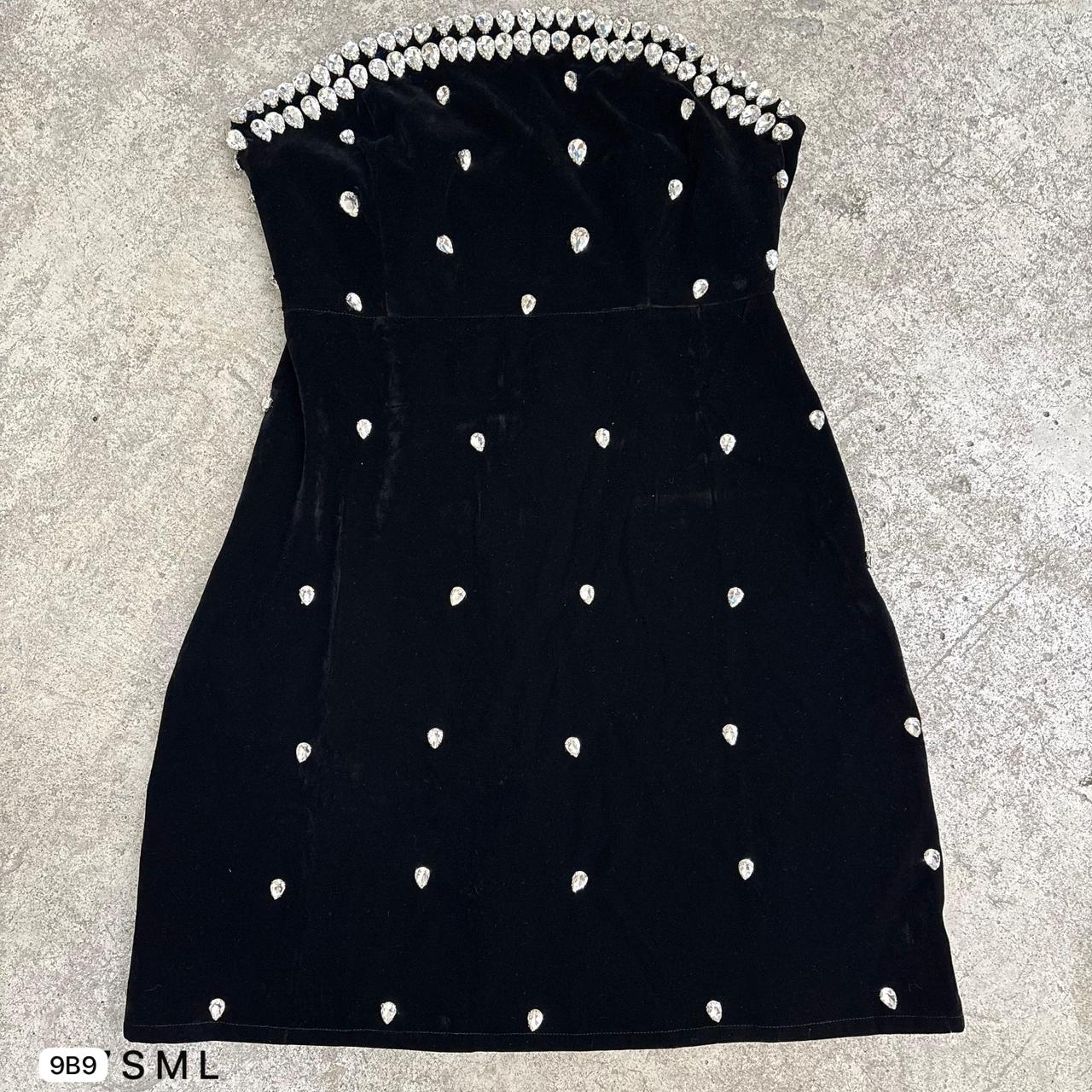 Vestido Mini Negro con Perlas