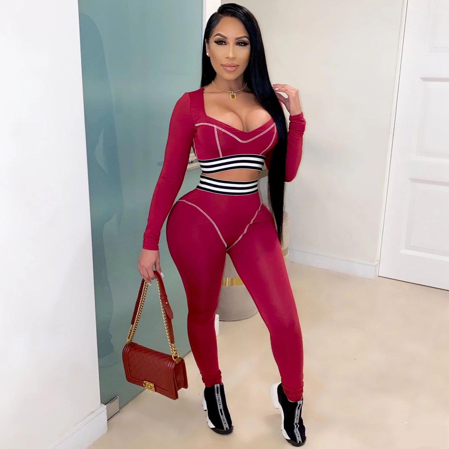 Conjunto deportivo de dos piezas con top y pantalón de manga larga